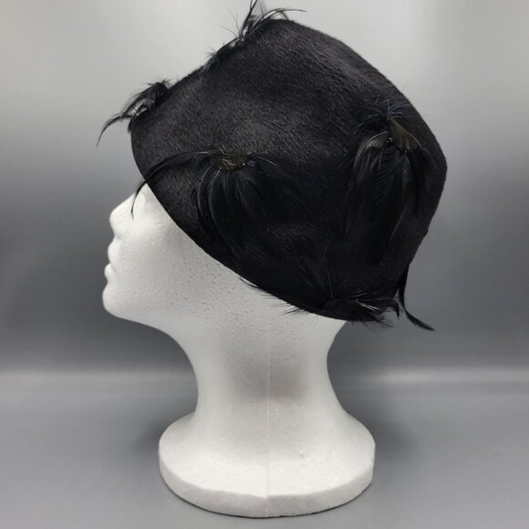Vintage Black Feathered Cloche Fur Felt Hat By Brigitte Made In Italy - Picture 2 of 10